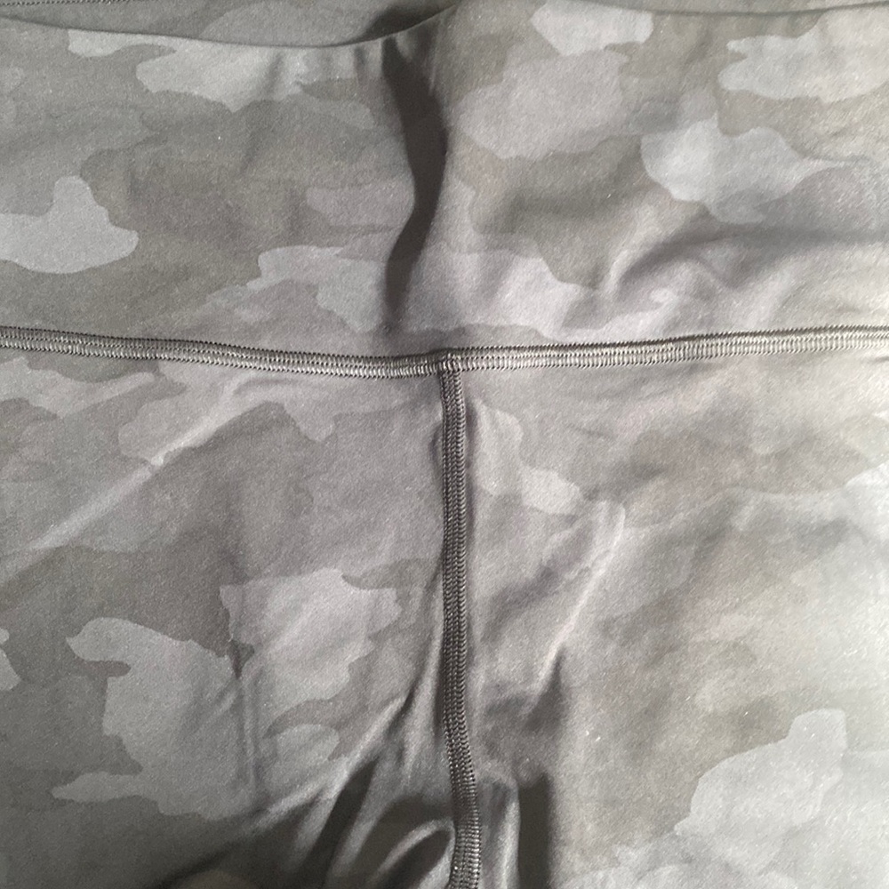 Size 16 brand new lululemon size 16 leggings